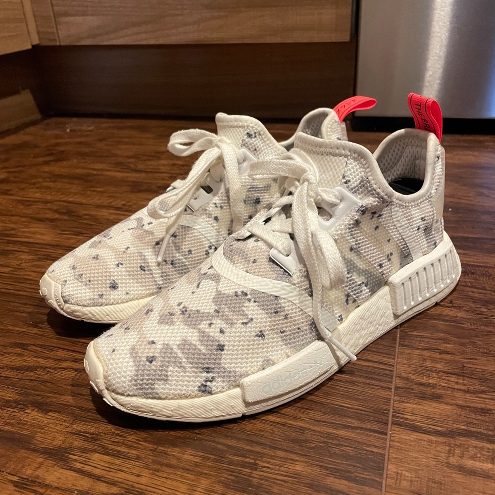 Women’s ladies adidas NMD R1 cloud white solar red running sneaker shoe size 7.5